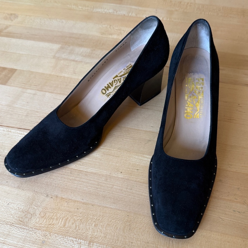 Salvatore Ferragamo Gold Studded Black Suede Heels Size 9.5 AAA Made in Italy 🇮🇹